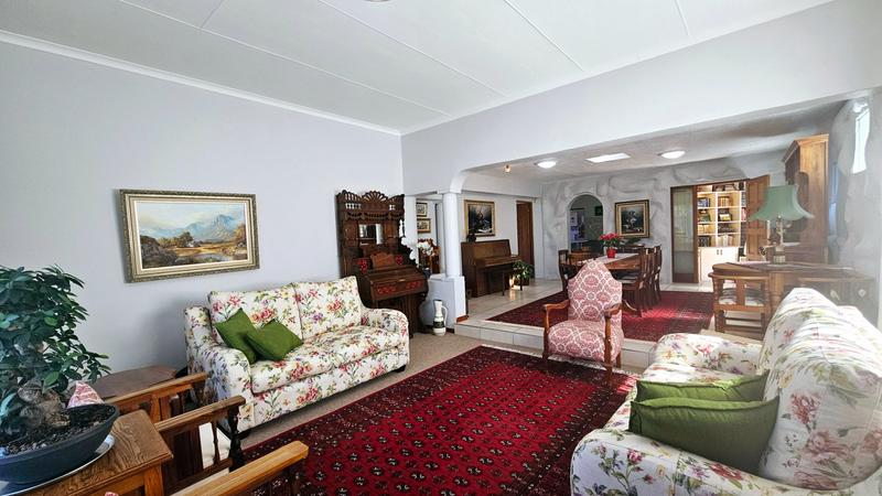 6 Bedroom Property for Sale in Fraaiuitsig Western Cape